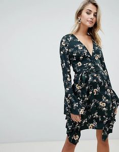 PrettyLittleThing 